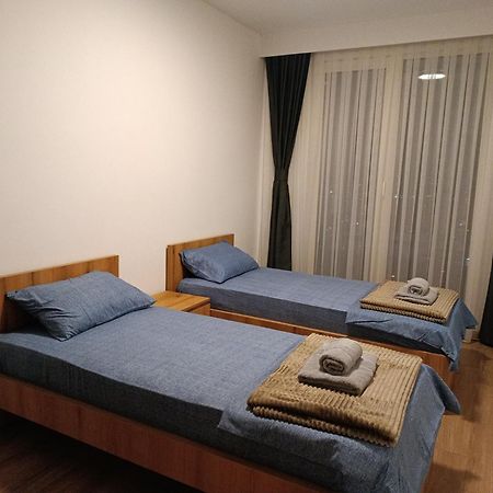 18Th & 16H Floor Secure Luxury Condos With Pool & Fitness Included In Price สโกเปีย ภายนอก รูปภาพ