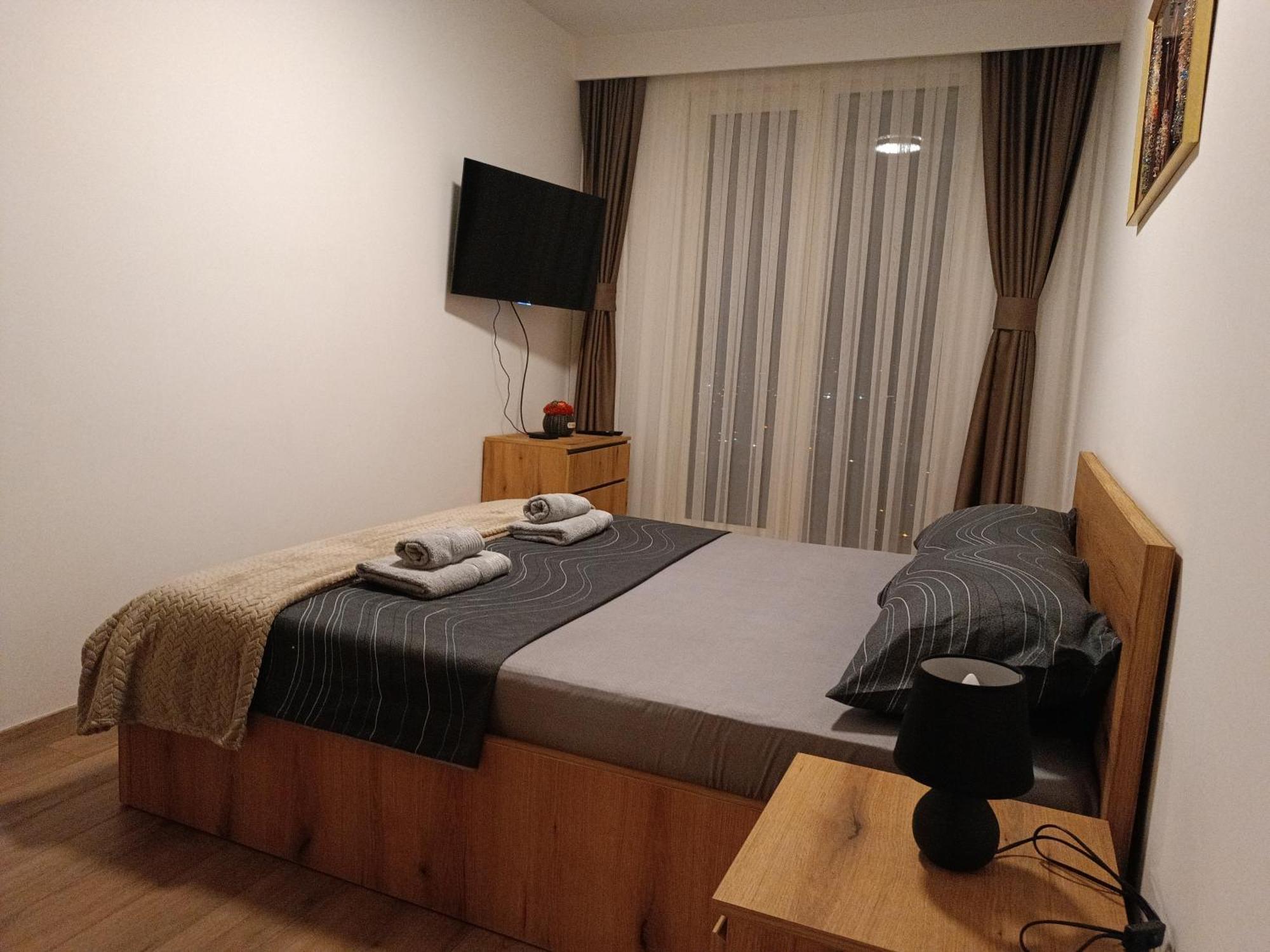 18Th & 16H Floor Secure Luxury Condos With Pool & Fitness Included In Price สโกเปีย ภายนอก รูปภาพ