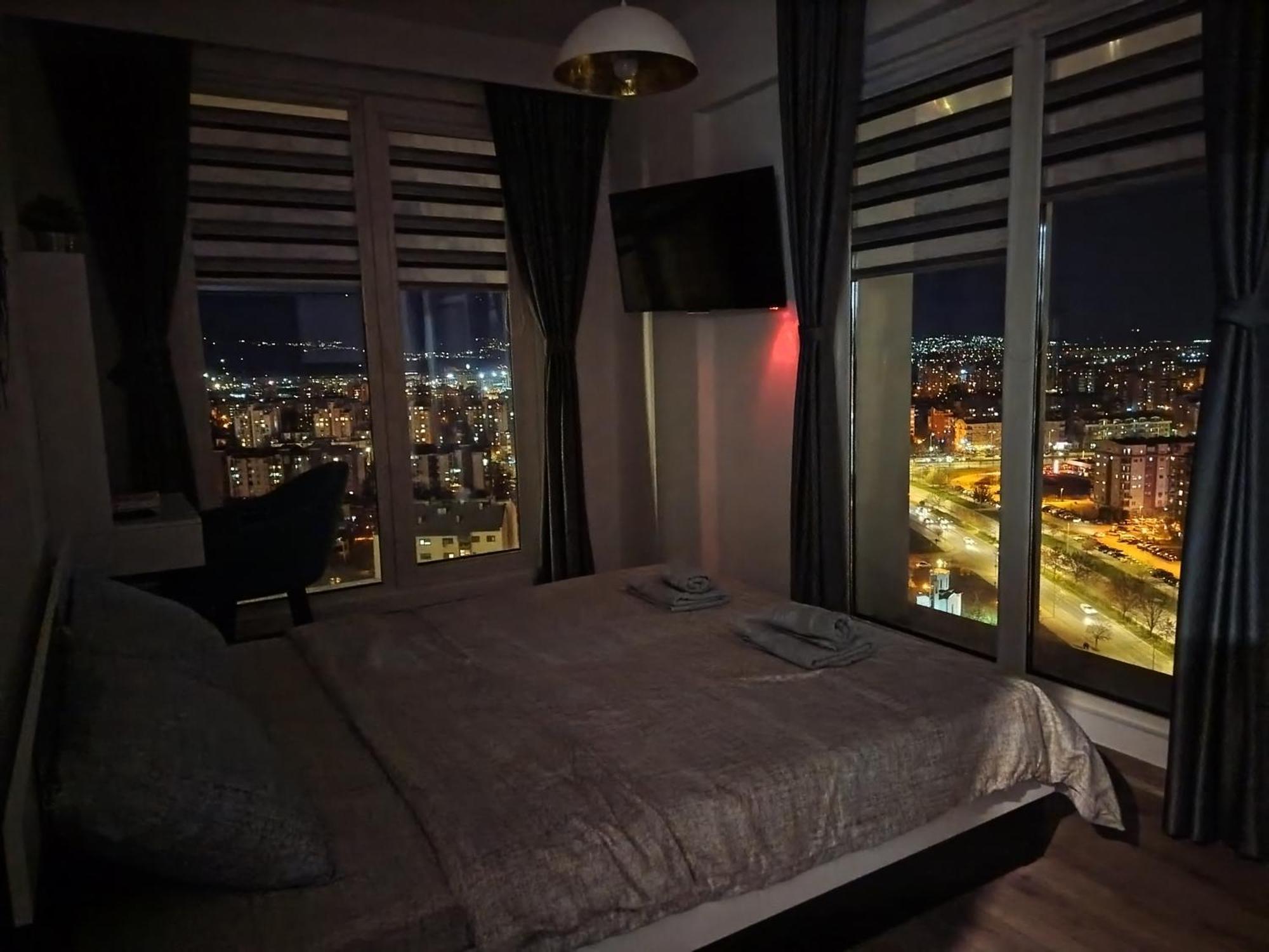 18Th & 16H Floor Secure Luxury Condos With Pool & Fitness Included In Price สโกเปีย ภายนอก รูปภาพ